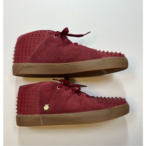 Nike LeBron 13 Lifestyle Cavaliers Team Red Gold Emblem Shoe 806396-600 Size 11 - Picture 1 of 10